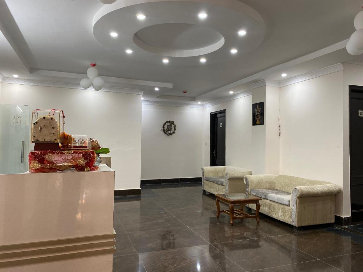 S.R Plaza Hotel Khurja Esterno foto