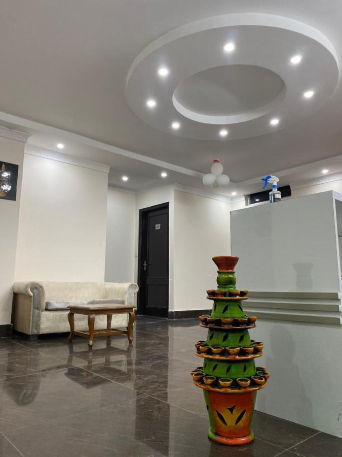 S.R Plaza Hotel Khurja Esterno foto