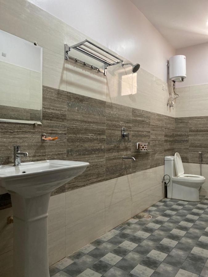 S.R Plaza Hotel Khurja Esterno foto