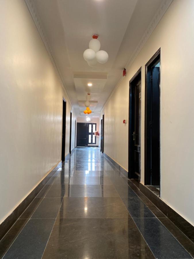 S.R Plaza Hotel Khurja Esterno foto