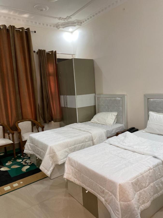 S.R Plaza Hotel Khurja Esterno foto