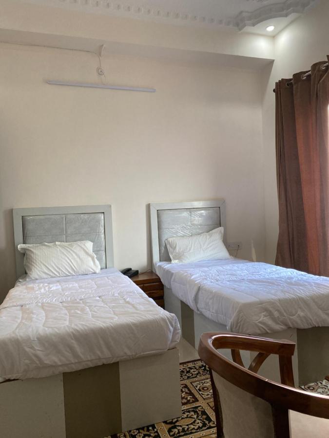 S.R Plaza Hotel Khurja Esterno foto